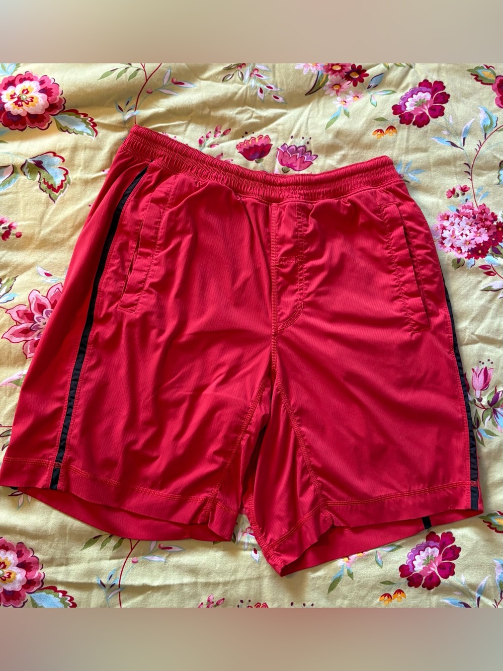 Lululemon Run Response red athletic shorts men’s medium 7” inseam